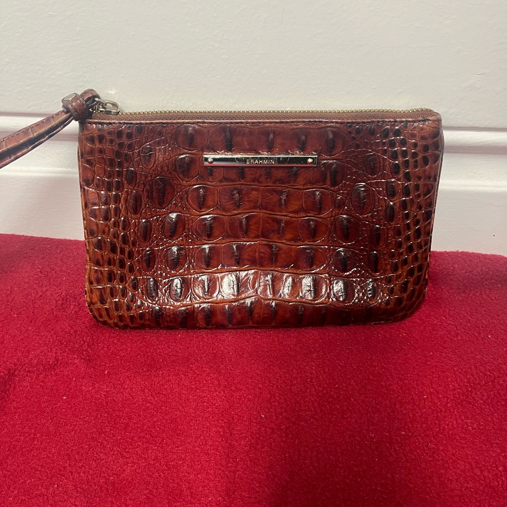🎉1 HOUR SALE🎉 Brahmin Signature Leather Wristlet-Great condition. Pecan color